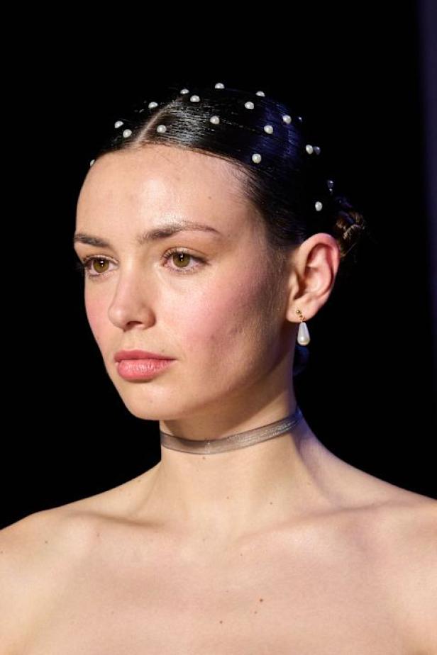  مجموعة زهير مراد تحاكي رقي المرأة في باريس