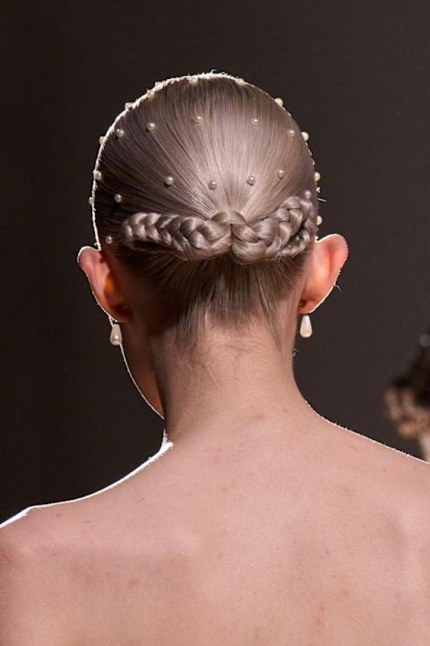  مجموعة زهير مراد تحاكي رقي المرأة في باريس