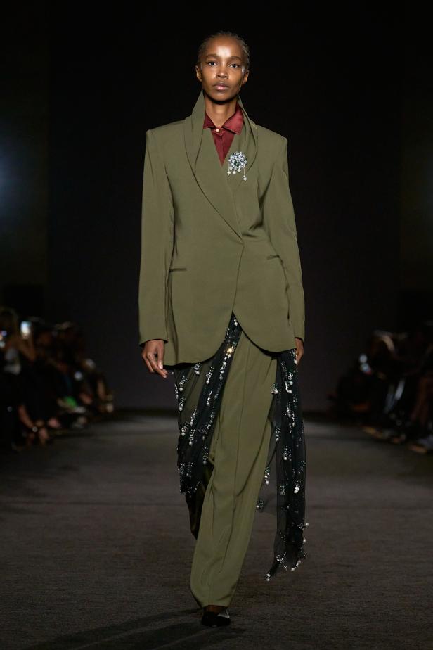 حكاية الأمل العابر للحدود في مجموعة Prabal Gurung خريف و شتاء 2026 للملابس الجاهزة