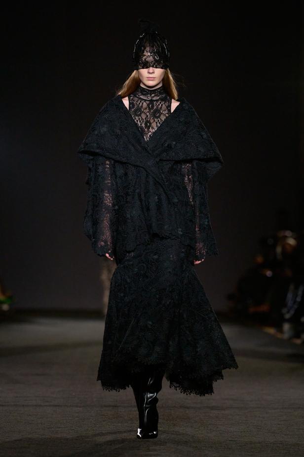 حكاية الأمل العابر للحدود في مجموعة Prabal Gurung خريف و شتاء 2026 للملابس الجاهزة