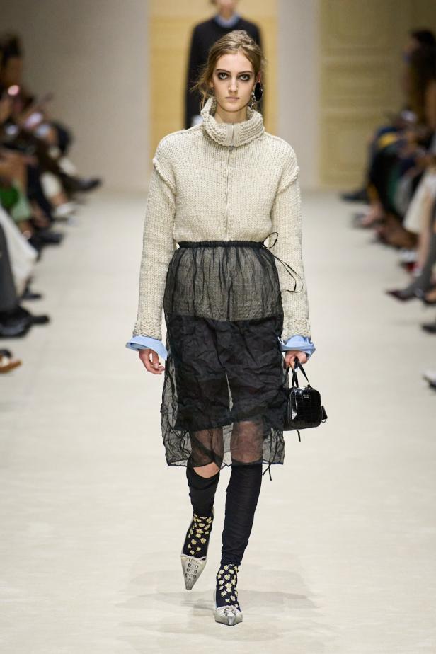 مجموعة ‏Prada‏ ‏لخريف 2026 وقوّة فن التنسيق الحرّ