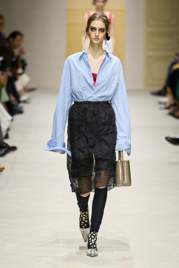 مجموعة ‏Prada‏ ‏لخريف 2026 وقوّة فن التنسيق الحرّ