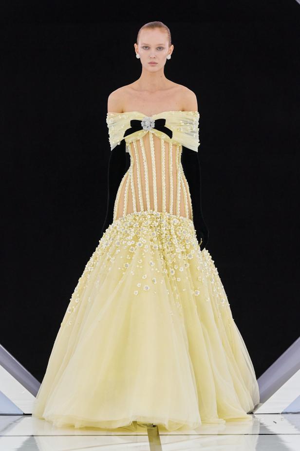 رومانسية الحديقة الشتوية وهندسة الصورة الأنثوية في مجموعة Richard Quinn خريف وشتاء 2026