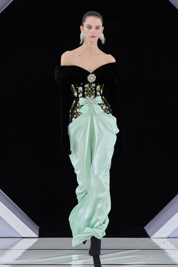 رومانسية الحديقة الشتوية وهندسة الصورة الأنثوية في مجموعة Richard Quinn خريف وشتاء 2026