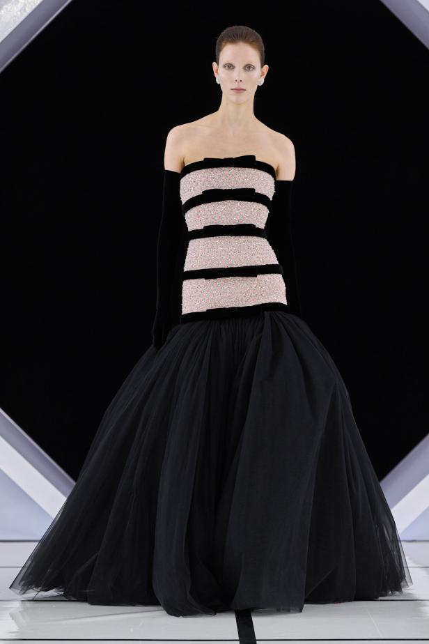 رومانسية الحديقة الشتوية وهندسة الصورة الأنثوية في مجموعة Richard Quinn خريف وشتاء 2026