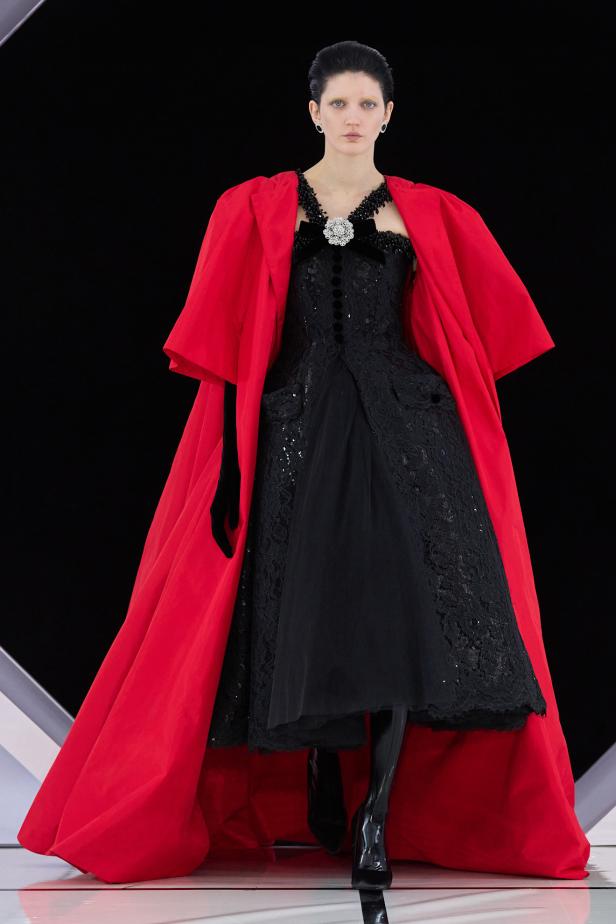 رومانسية الحديقة الشتوية وهندسة الصورة الأنثوية في مجموعة Richard Quinn خريف وشتاء 2026