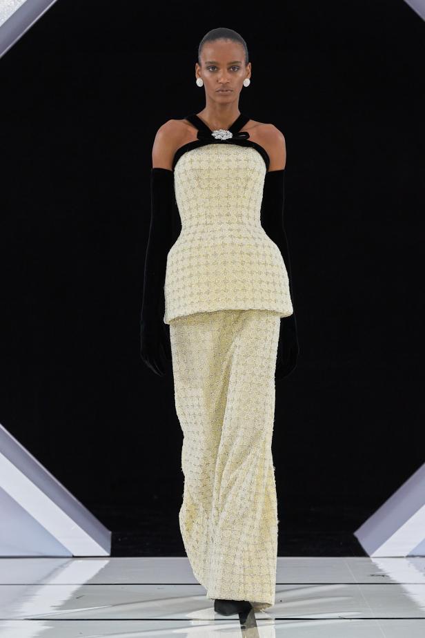 رومانسية الحديقة الشتوية وهندسة الصورة الأنثوية في مجموعة Richard Quinn خريف وشتاء 2026