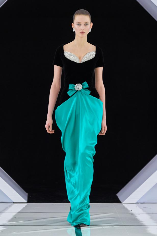 رومانسية الحديقة الشتوية وهندسة الصورة الأنثوية في مجموعة Richard Quinn خريف وشتاء 2026