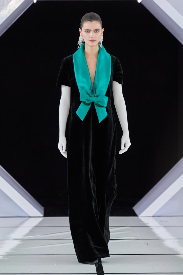 رومانسية الحديقة الشتوية وهندسة الصورة الأنثوية في مجموعة Richard Quinn خريف وشتاء 2026