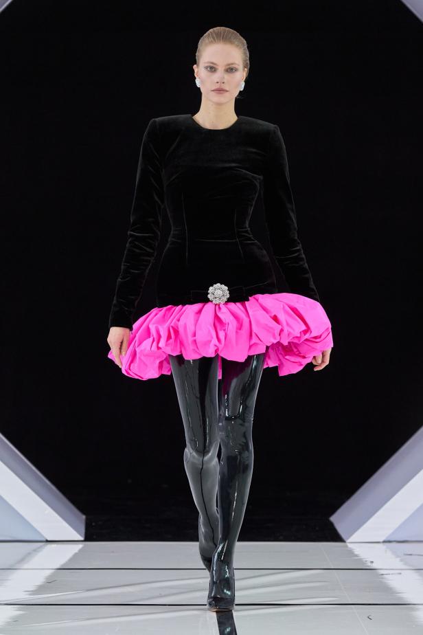 رومانسية الحديقة الشتوية وهندسة الصورة الأنثوية في مجموعة Richard Quinn خريف وشتاء 2026