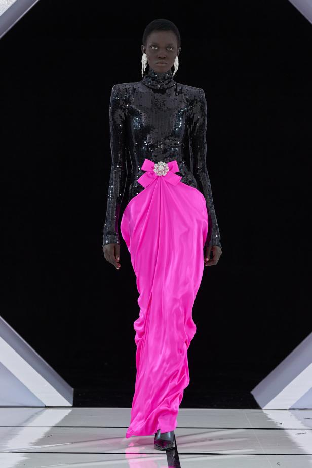 رومانسية الحديقة الشتوية وهندسة الصورة الأنثوية في مجموعة Richard Quinn خريف وشتاء 2026