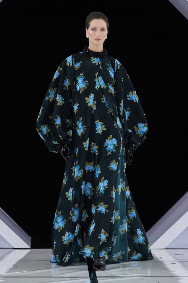 رومانسية الحديقة الشتوية وهندسة الصورة الأنثوية في مجموعة Richard Quinn خريف وشتاء 2026