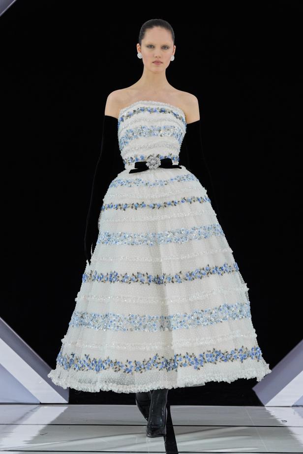 رومانسية الحديقة الشتوية وهندسة الصورة الأنثوية في مجموعة Richard Quinn خريف وشتاء 2026