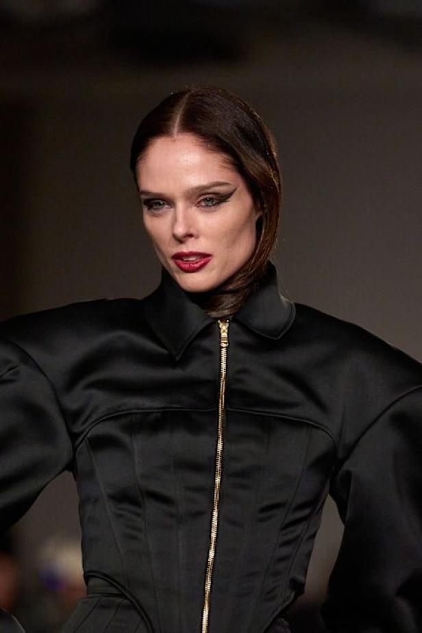 مجموعة لافتة لـChristian Siriano لخريف وشتاء 2026