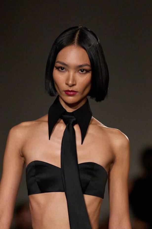 مجموعة لافتة لـChristian Siriano لخريف وشتاء 2026