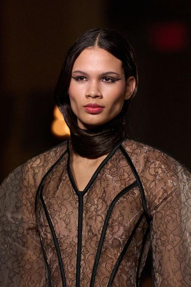 مجموعة لافتة لـChristian Siriano لخريف وشتاء 2026