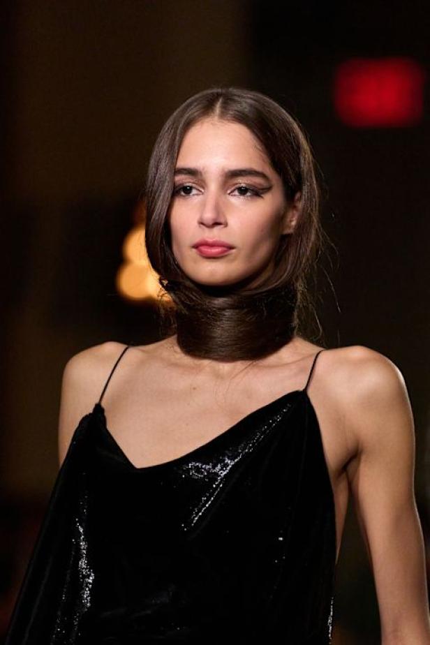 مجموعة لافتة لـChristian Siriano لخريف وشتاء 2026