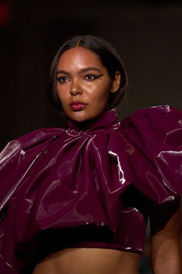 مجموعة لافتة لـChristian Siriano لخريف وشتاء 2026