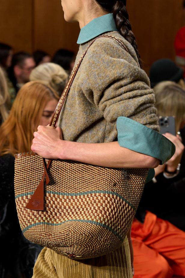 مجموعة ‏Tory Burch‏ لخريف وشتاء 2026... بحث عن الجمال الخالد في زمن الفوضى