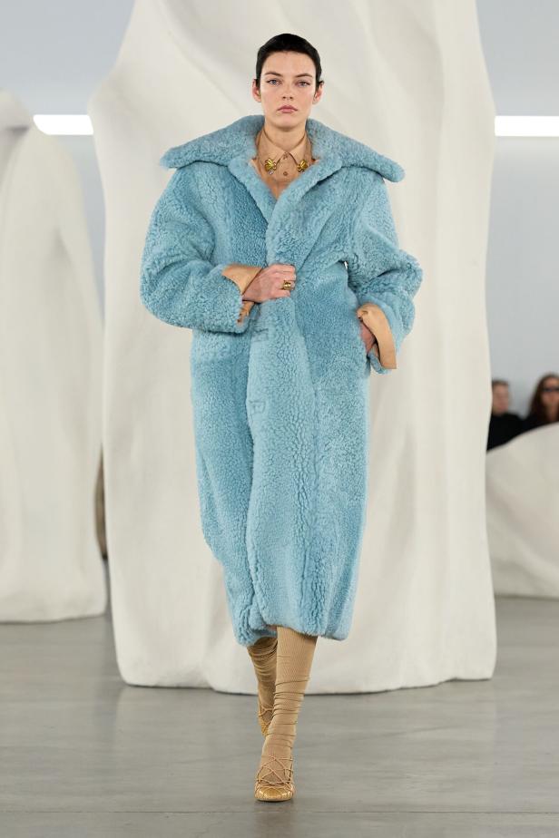 عرض أزياء مجموعة Ulla Johnson لخريف وشتاء 2027