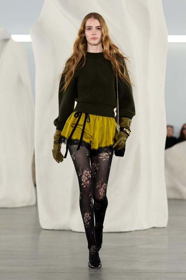 عرض أزياء مجموعة Ulla Johnson لخريف وشتاء 2027