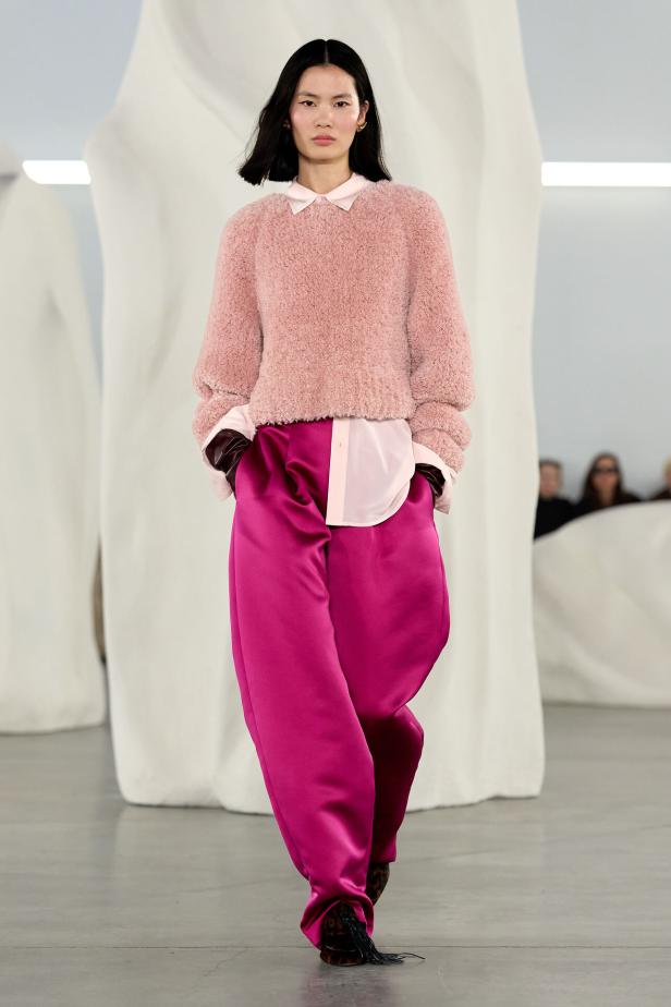 عرض أزياء مجموعة Ulla Johnson لخريف وشتاء 2027