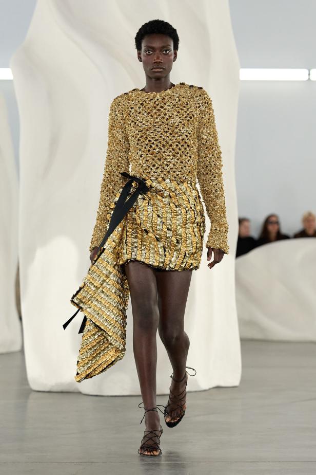 عرض أزياء مجموعة Ulla Johnson لخريف وشتاء 2027