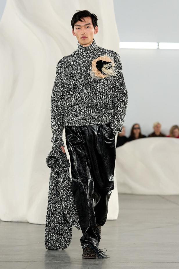 عرض أزياء مجموعة Ulla Johnson لخريف وشتاء 2027