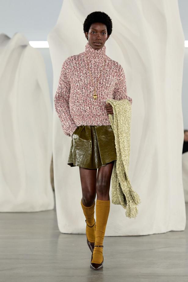 عرض أزياء مجموعة Ulla Johnson لخريف وشتاء 2027