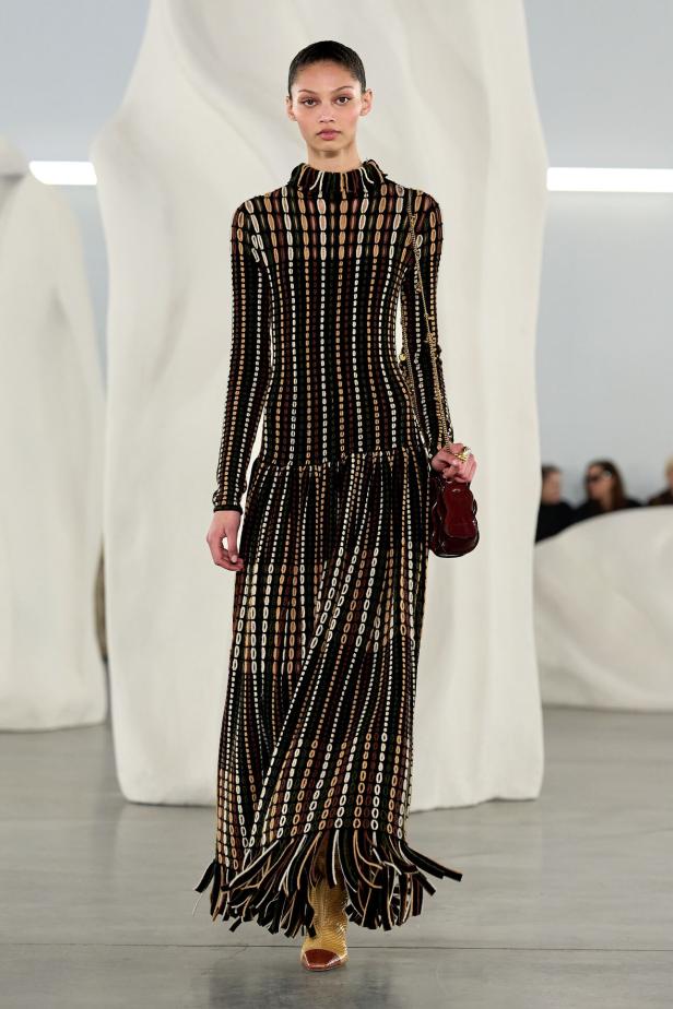 عرض أزياء مجموعة Ulla Johnson لخريف وشتاء 2027