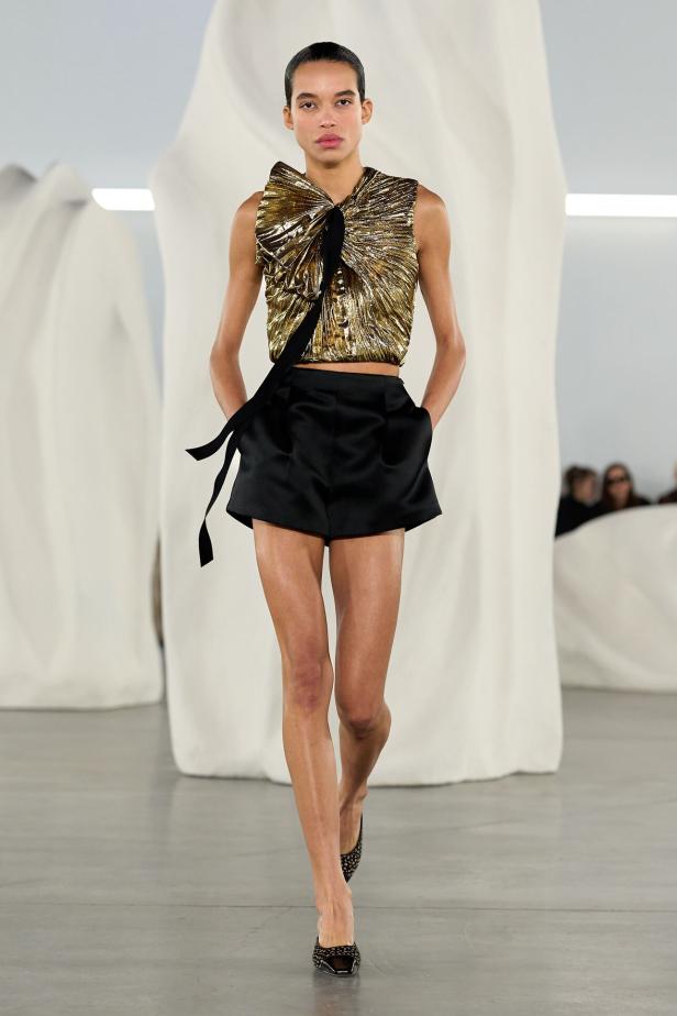 عرض أزياء مجموعة Ulla Johnson لخريف وشتاء 2027