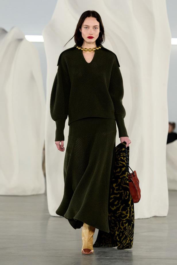 عرض أزياء مجموعة Ulla Johnson لخريف وشتاء 2027