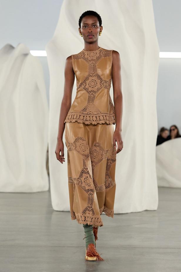 عرض أزياء مجموعة Ulla Johnson لخريف وشتاء 2027