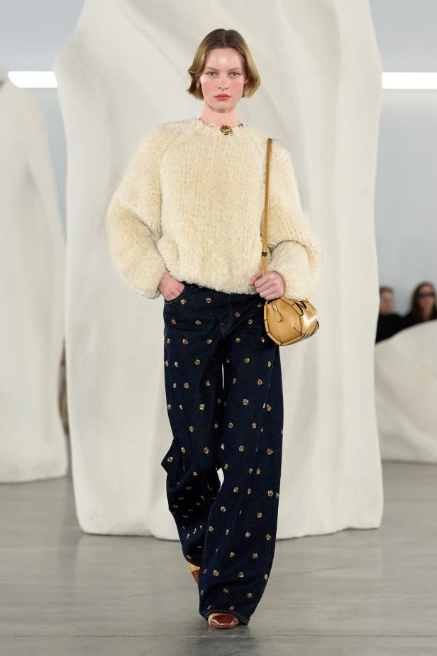 عرض أزياء مجموعة Ulla Johnson لخريف وشتاء 2027