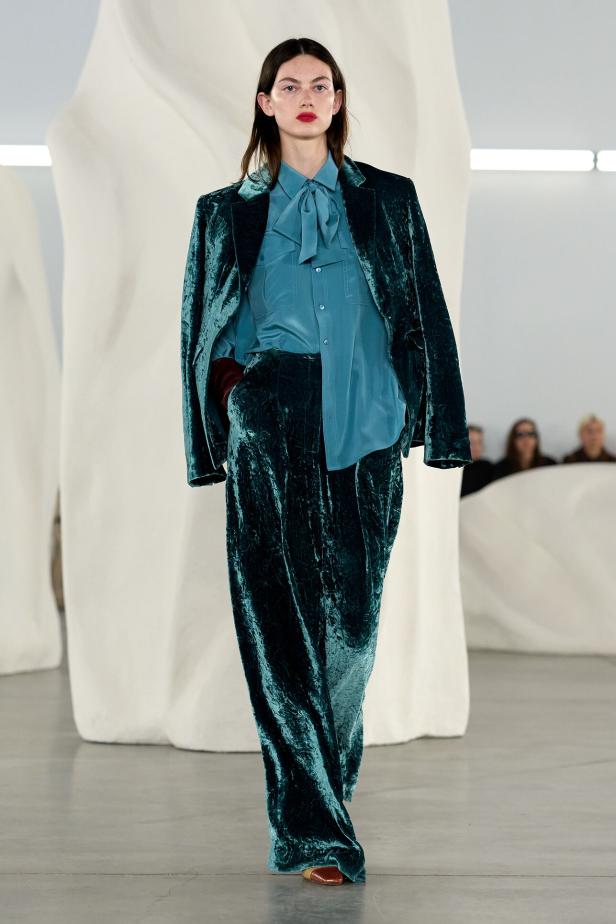 عرض أزياء مجموعة Ulla Johnson لخريف وشتاء 2027