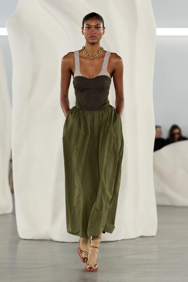 عرض أزياء مجموعة Ulla Johnson لخريف وشتاء 2027