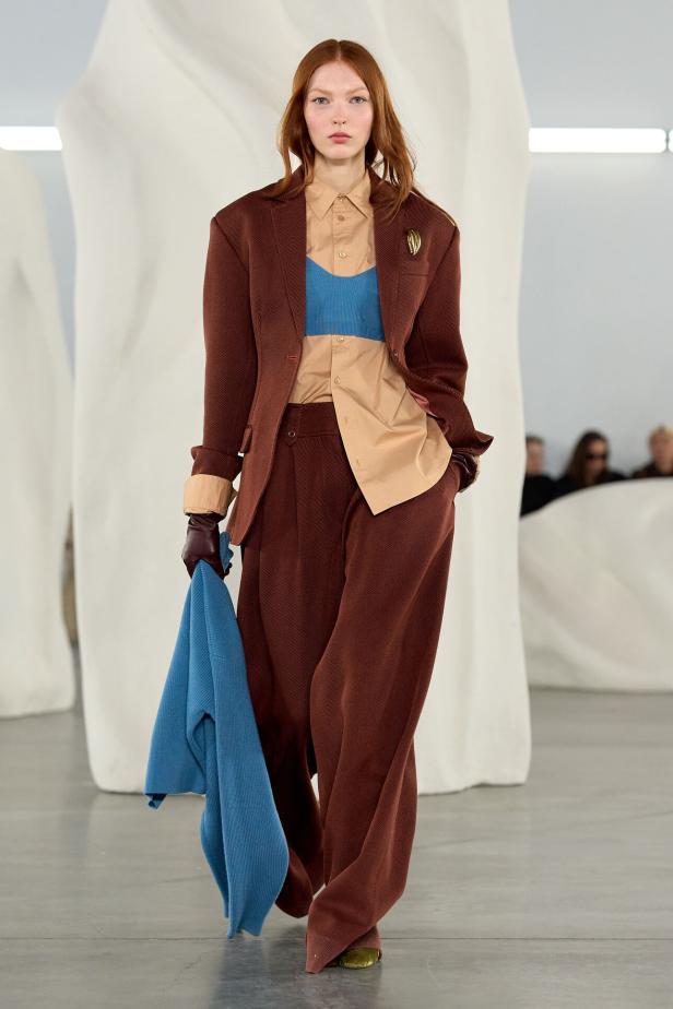 عرض أزياء مجموعة Ulla Johnson لخريف وشتاء 2027