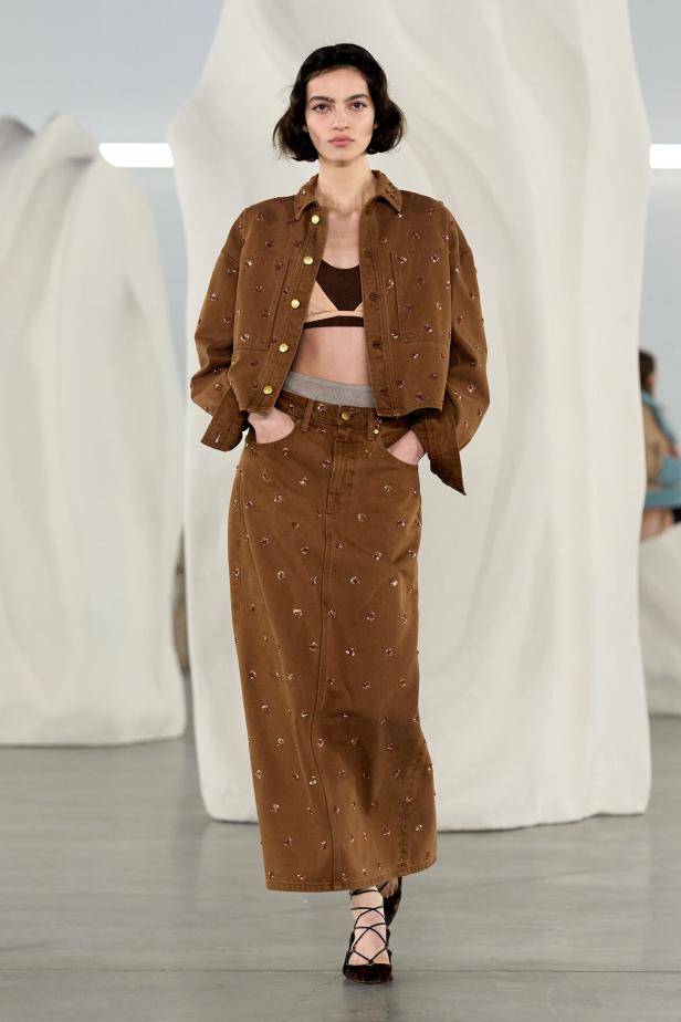 عرض أزياء مجموعة Ulla Johnson لخريف وشتاء 2027