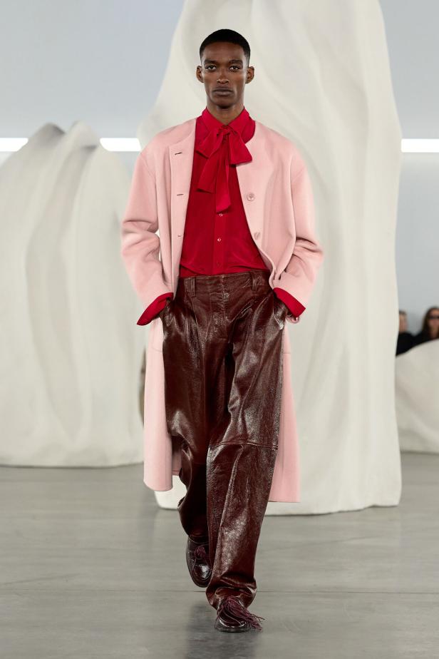 عرض أزياء مجموعة Ulla Johnson لخريف وشتاء 2027