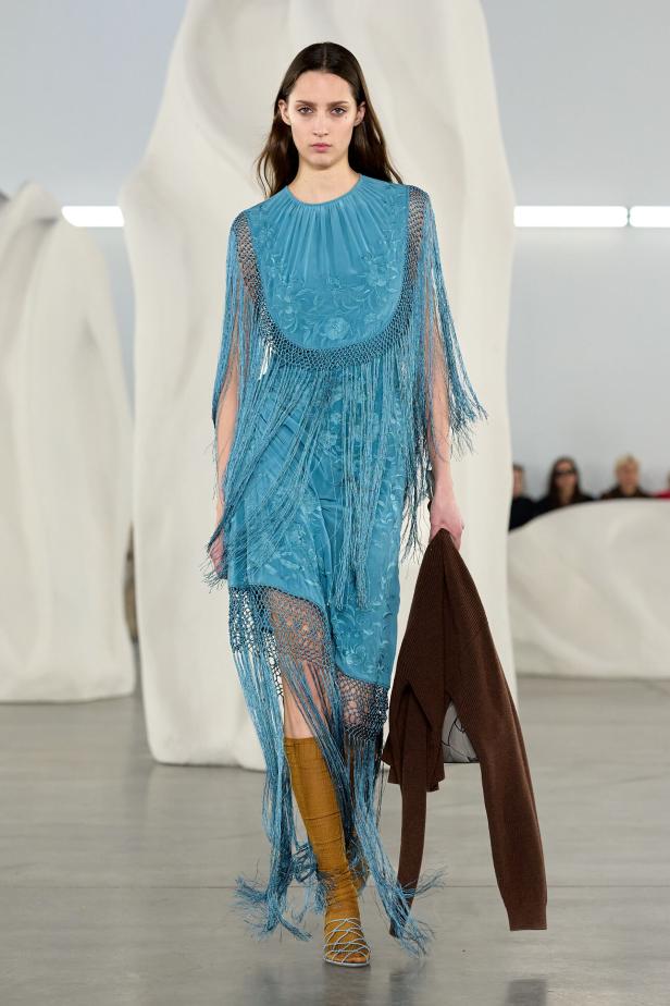 عرض أزياء مجموعة Ulla Johnson لخريف وشتاء 2027