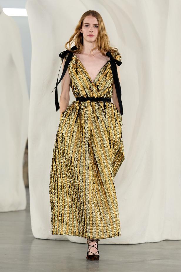 عرض أزياء مجموعة Ulla Johnson لخريف وشتاء 2027