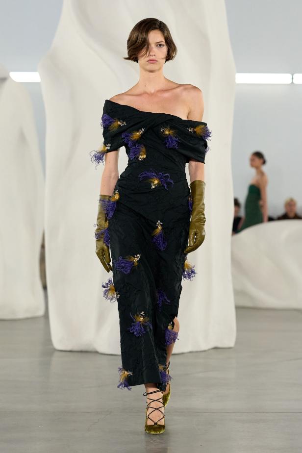 عرض أزياء مجموعة Ulla Johnson لخريف وشتاء 2027