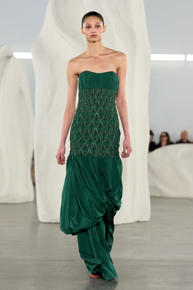 عرض أزياء مجموعة Ulla Johnson لخريف وشتاء 2027