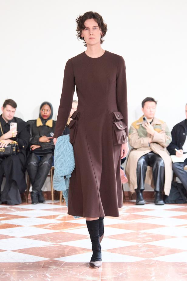 إميليا ويكستيد تُعيد إحياء أسطورة "فانو ميسان" في مجموعة خريف 2026‏