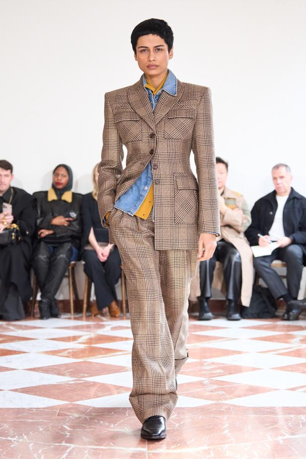 إميليا ويكستيد تُعيد إحياء أسطورة "فانو ميسان" في مجموعة خريف 2026‏