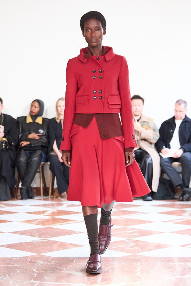 إميليا ويكستيد تُعيد إحياء أسطورة "فانو ميسان" في مجموعة خريف 2026‏