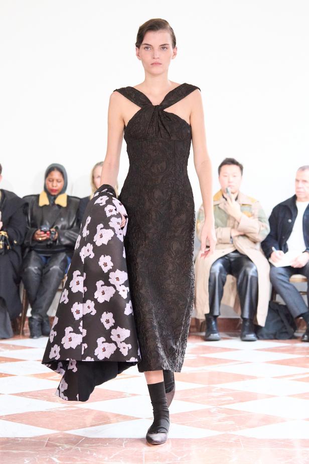 إميليا ويكستيد تُعيد إحياء أسطورة "فانو ميسان" في مجموعة خريف 2026‏