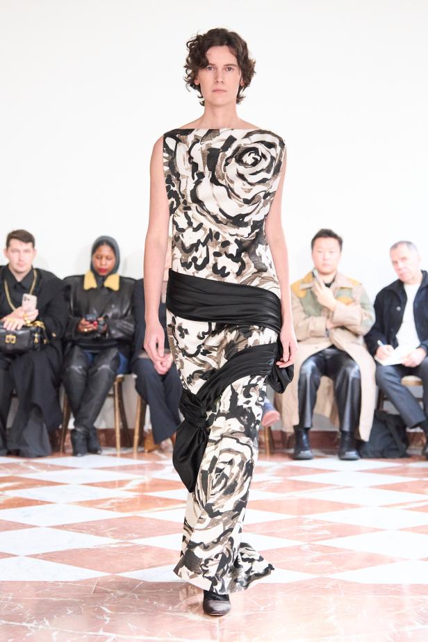 إميليا ويكستيد تُعيد إحياء أسطورة "فانو ميسان" في مجموعة خريف 2026‏