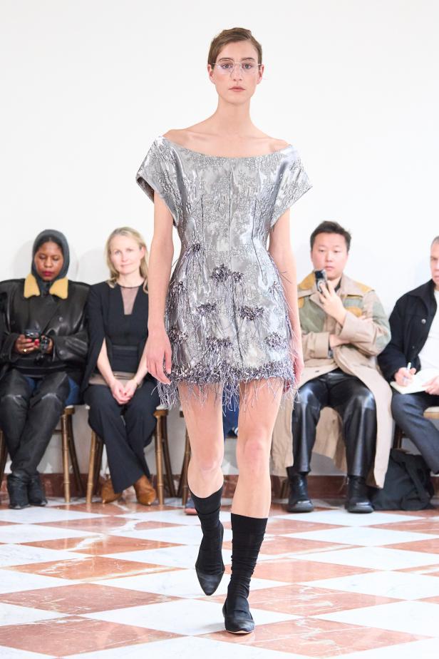 إميليا ويكستيد تُعيد إحياء أسطورة "فانو ميسان" في مجموعة خريف 2026‏