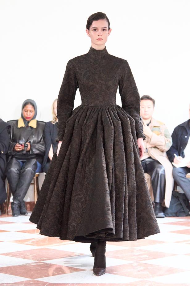 إميليا ويكستيد تُعيد إحياء أسطورة "فانو ميسان" في مجموعة خريف 2026‏